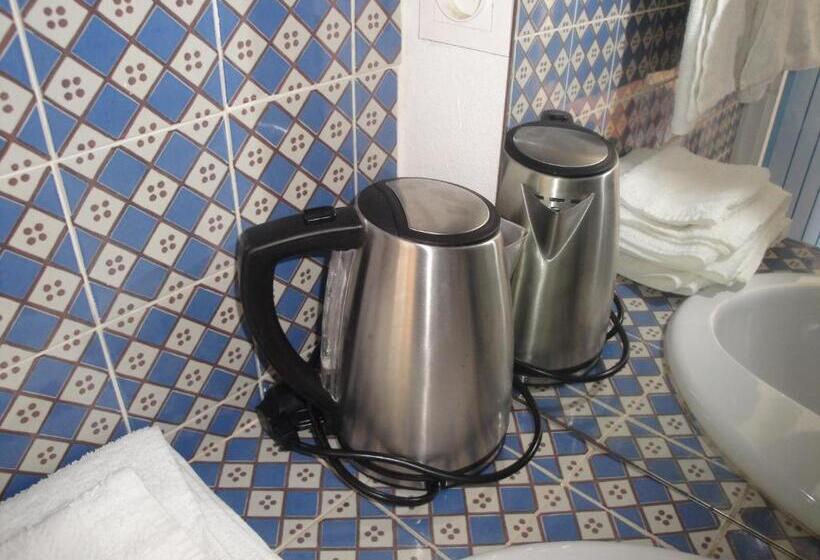 Le Buzet Bleu Bed & Breakfast