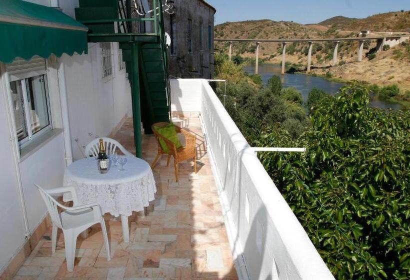 پانسیون Alojamentos Oasis