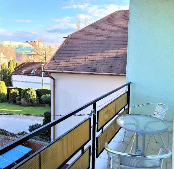 ペンション Károly Vendégház