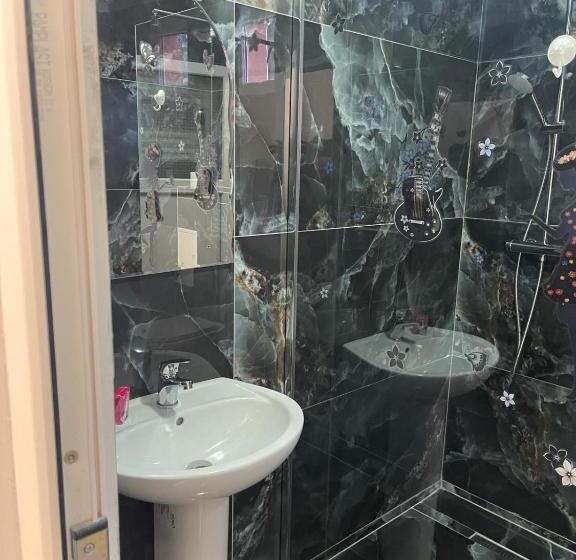 بنسيون Camere De Inchiriat La Tuguiata