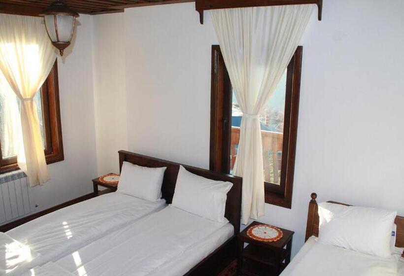 פנסיון Leshtenski Perli