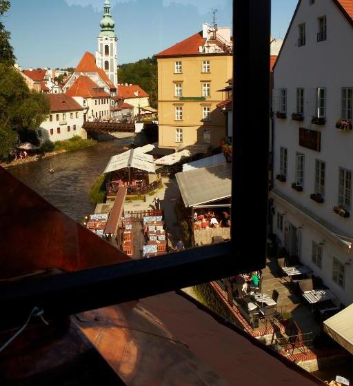 پانسیون Penzion Na Ostrově