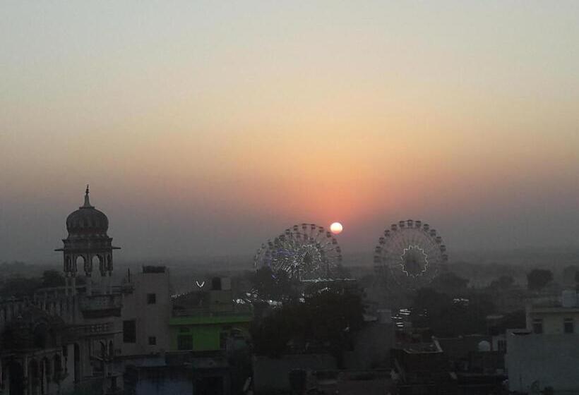 پانسیون Suri Guest House