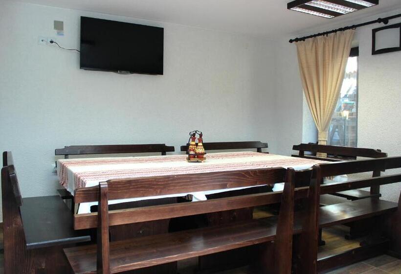 بنسيون Topalovi Guest House