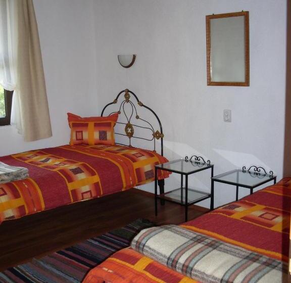 Пансион Tsutsovi House