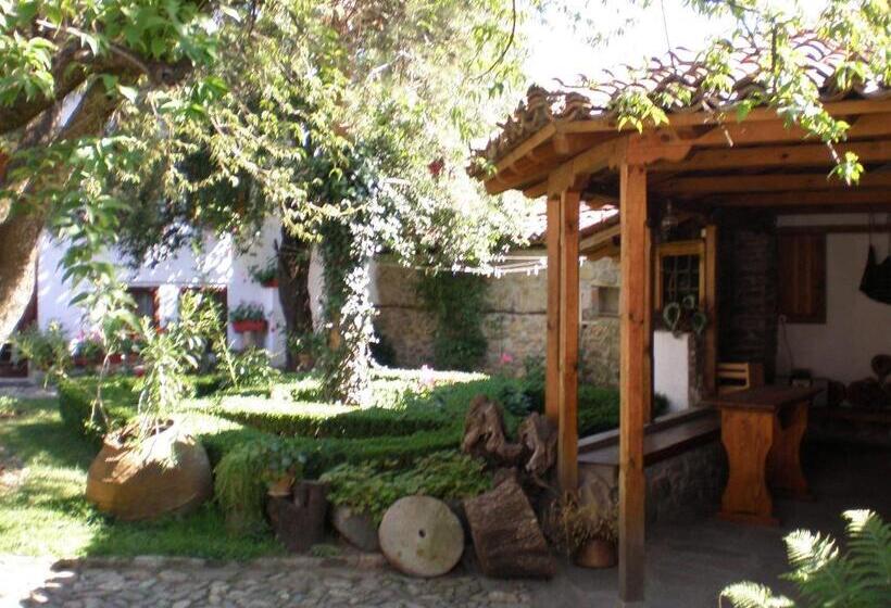 Пансион Tsutsovi House