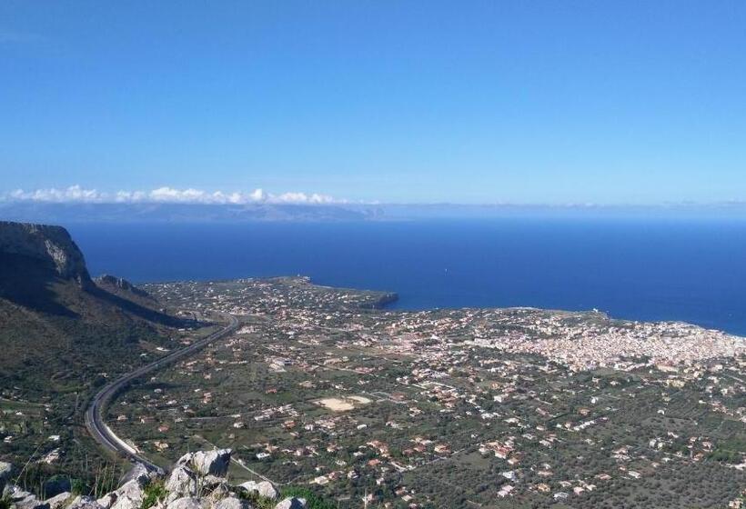 펜션 Villa Manzella Piscina Privata