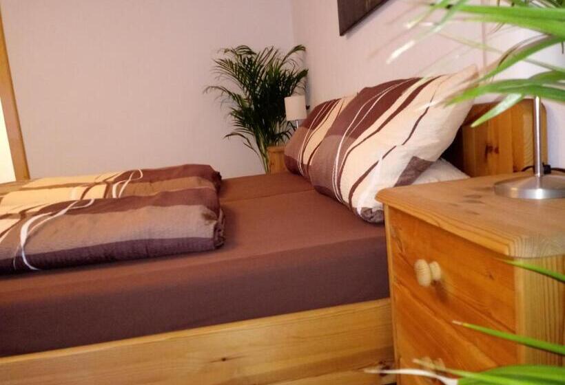 Pension Chapeau Claque