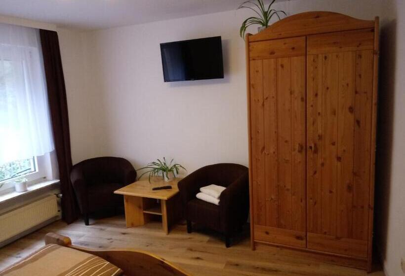 Pension Chapeau Claque