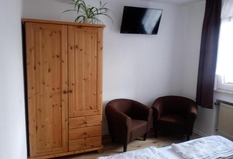 Pension Chapeau Claque