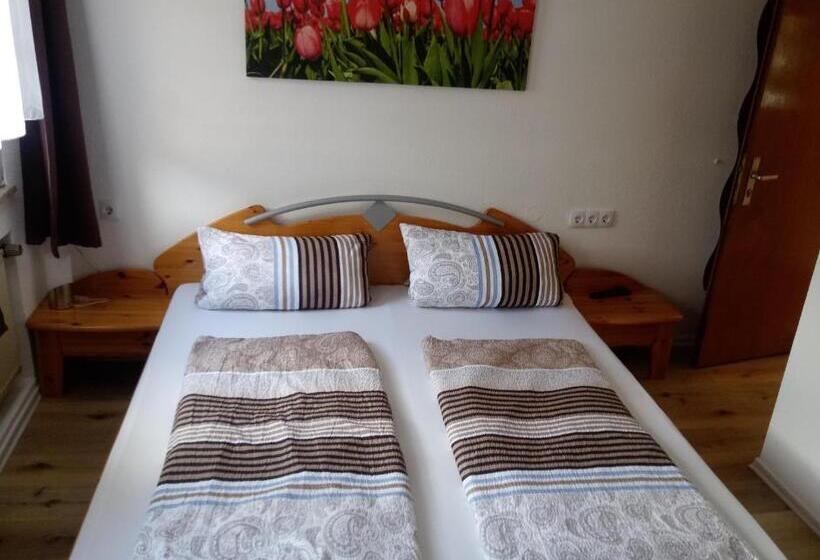 Pension Chapeau Claque