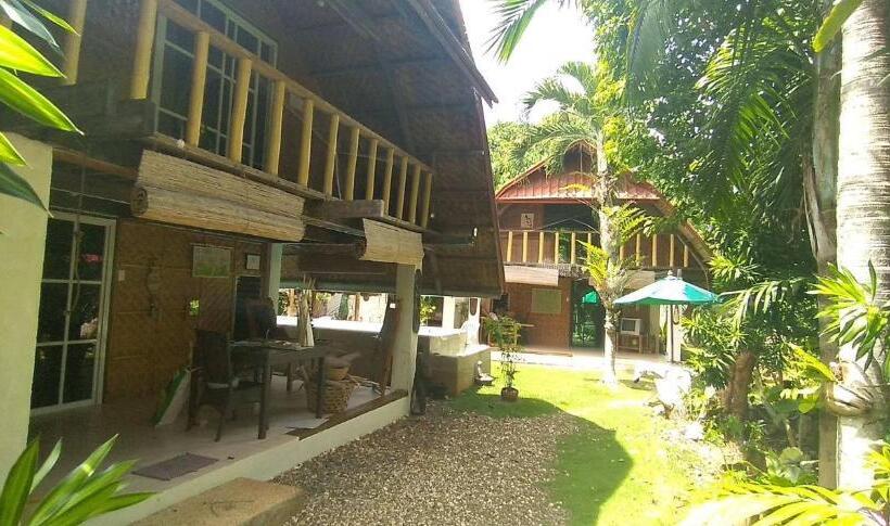 استراحتگاه Alumbung Cottages