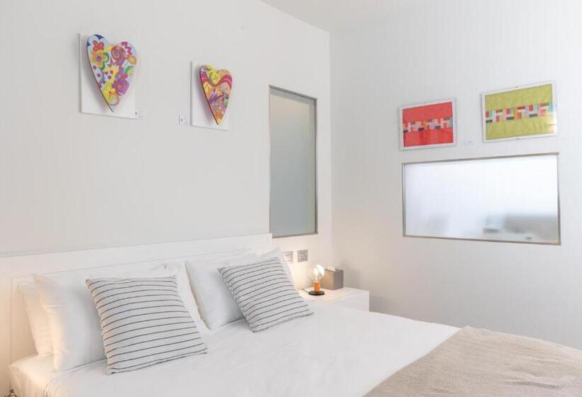 The Art House   By Myhomeincomo