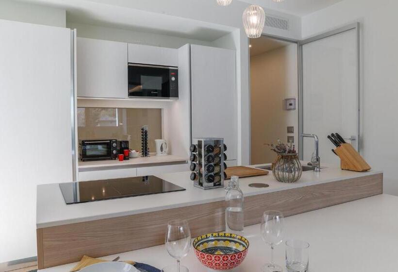 The Art House   By Myhomeincomo