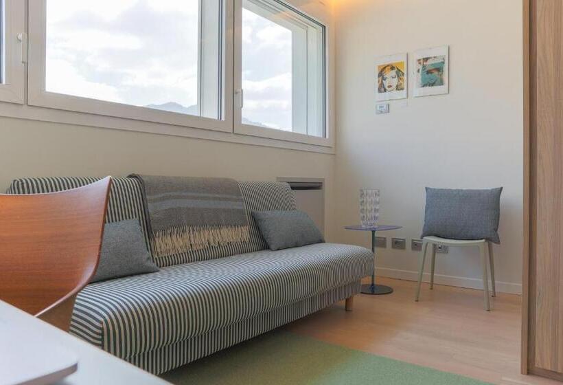 The Art House   By Myhomeincomo