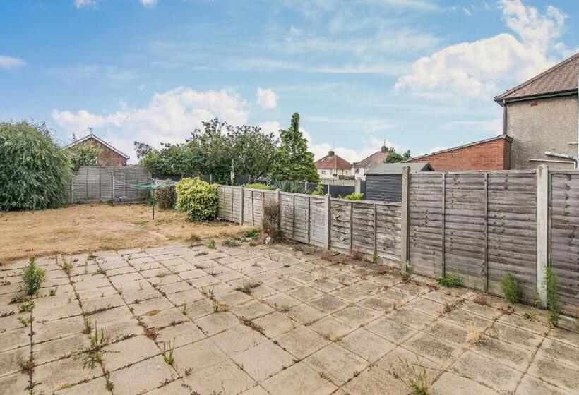 The Comfy Resort, Free Private Parking & Wifi, 9 Beds