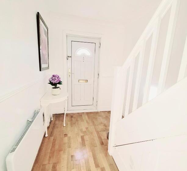 The Comfy Resort, Free Private Parking & Wifi, 9 Beds