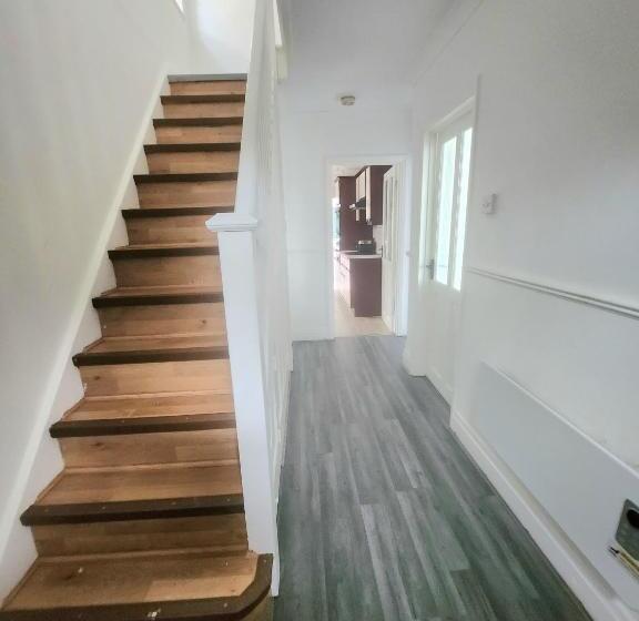 The Comfy Resort, Free Private Parking & Wifi, 9 Beds