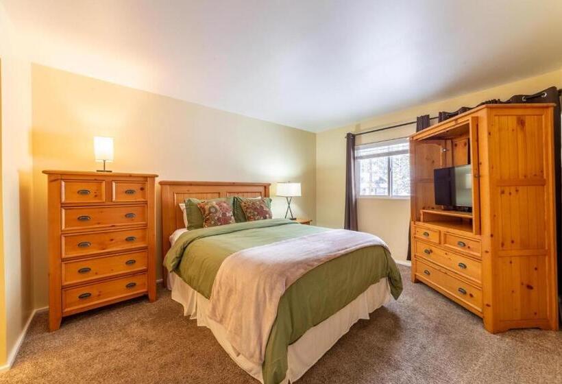 292   Pet Friendly Mammoth Condo Pool Spa