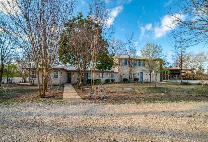 5 Bdrm Home On 2 Acres Mins To Wineries Private Heated Pool And Hot Tub