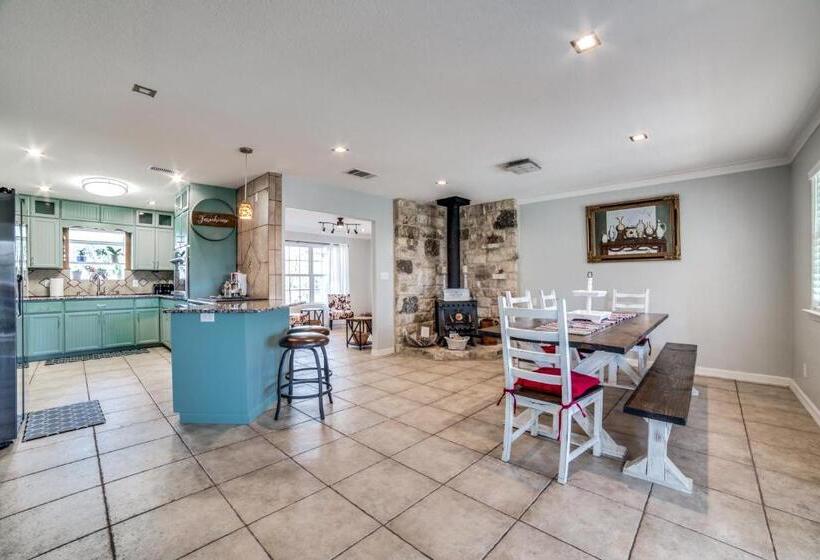 5 Bdrm Home On 2 Acres Mins To Wineries Private Heated Pool And Hot Tub