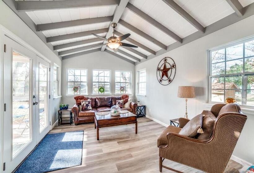 5 Bdrm Home On 2 Acres Mins To Wineries Private Heated Pool And Hot Tub