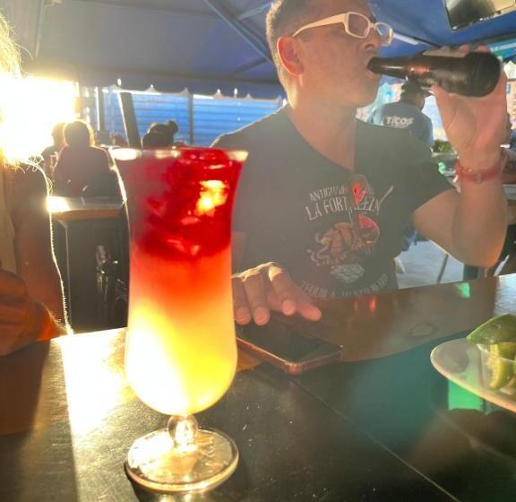 Beachfront 4 Br Penthouse Pool Steps To Beach & Mins To Downtown