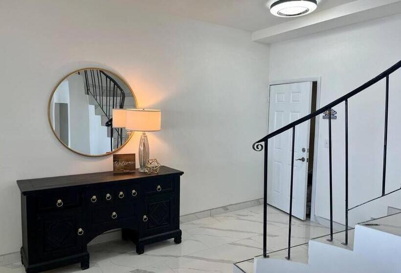 Beachfront 4 Br Penthouse Pool Steps To Beach & Mins To Downtown