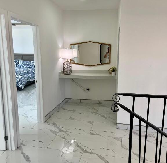 Beachfront 4 Br Penthouse Pool Steps To Beach & Mins To Downtown