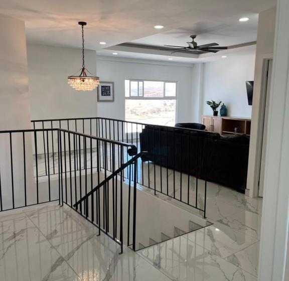 Beachfront 4 Br Penthouse Pool Steps To Beach & Mins To Downtown