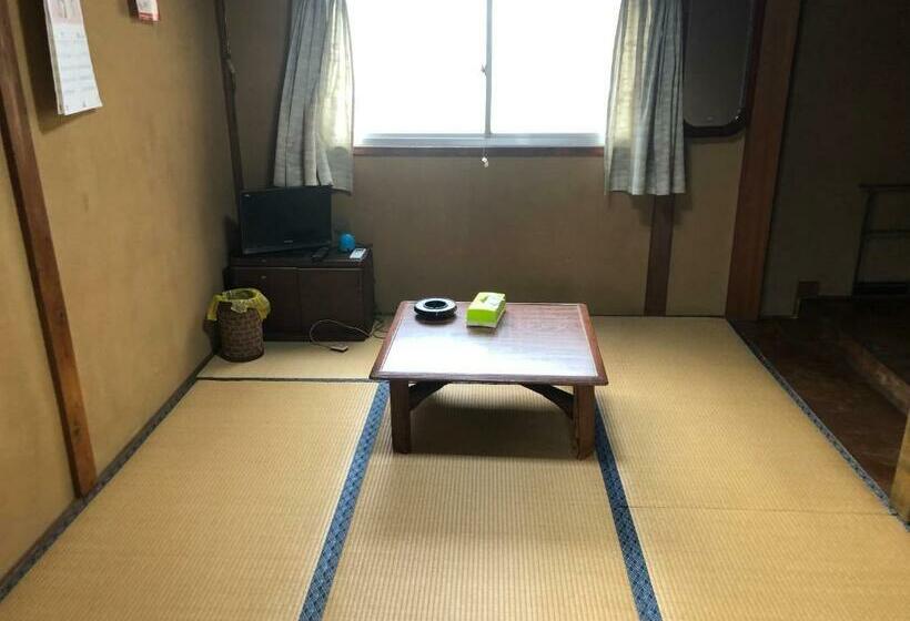 مبيت وإفطار 竜ケ崎駅そばの森田屋旅館