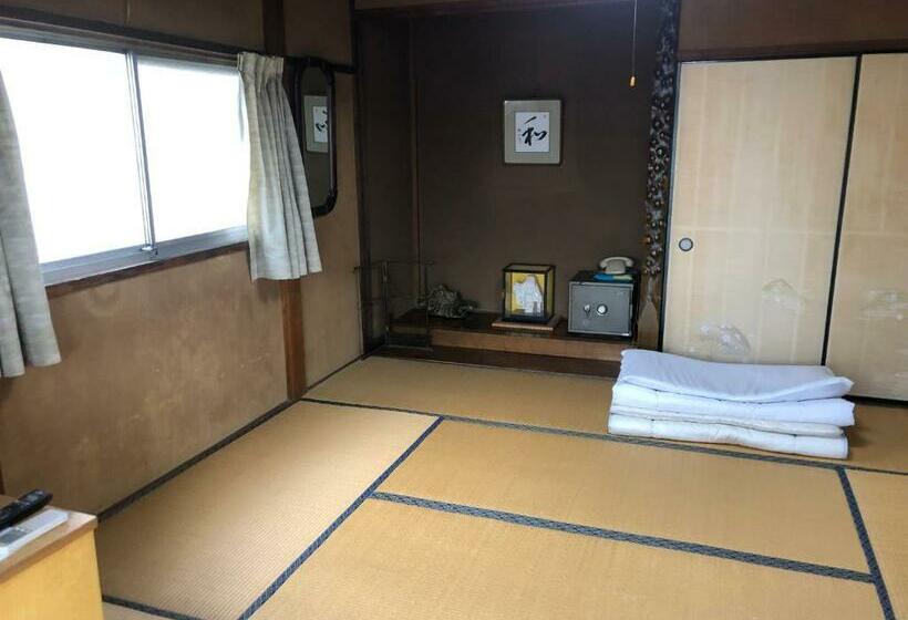 مبيت وإفطار 竜ケ崎駅そばの森田屋旅館