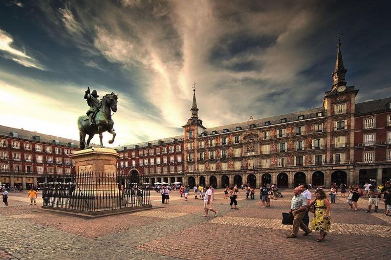 تختخواب و صبحانه La Reina De Gran Via   Parking Tph