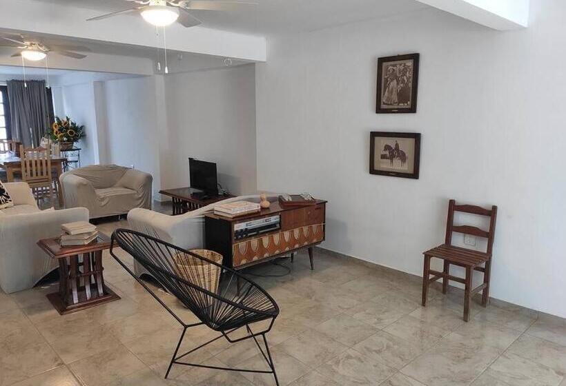 Casa Mango Amplia Con Alberca Y Cerca De La Media Luna !!!