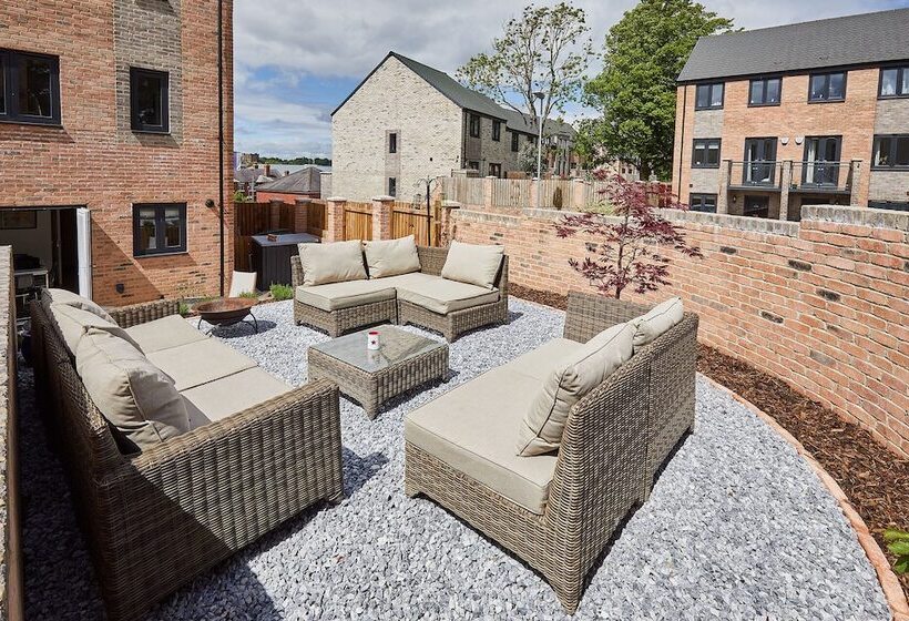 Host Stay Castle View