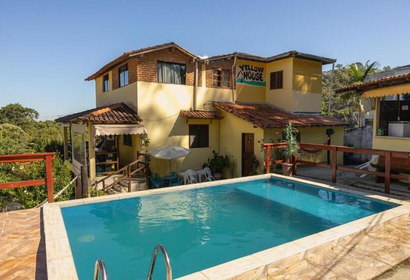 Hostel Yellow House Mg