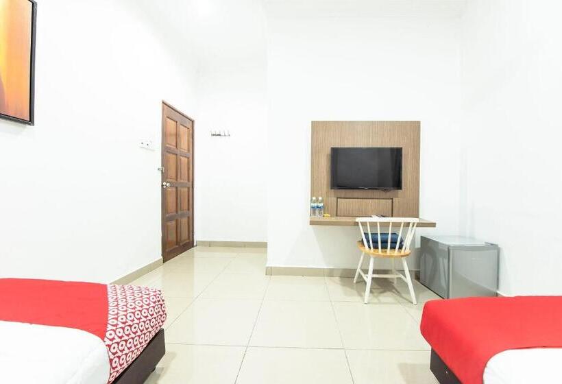 בית מלון כפרי Sg Rengit City Resort 1