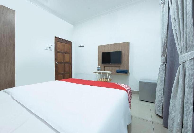 בית מלון כפרי Sg Rengit City Resort 1