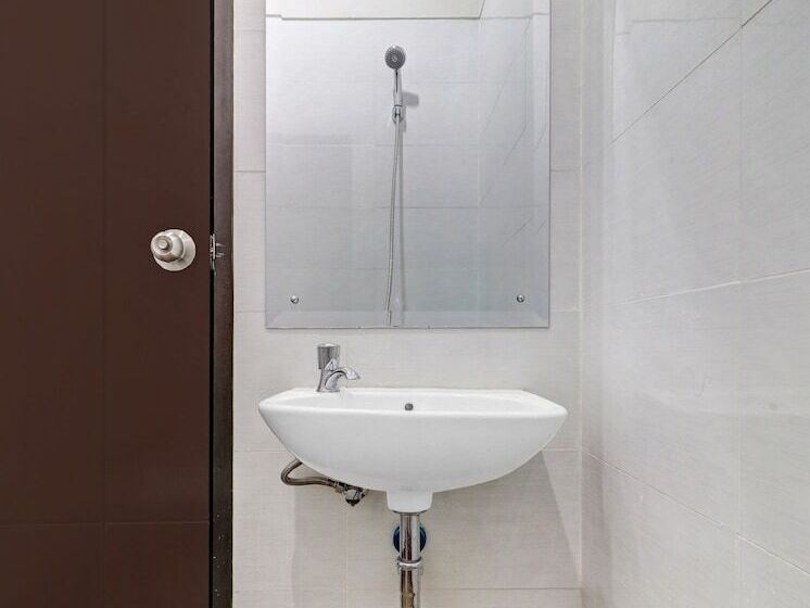 酒店 Oyo 90688 Marta Residence