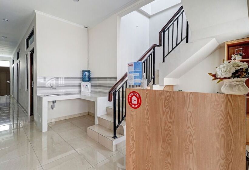 酒店 Oyo 90688 Marta Residence