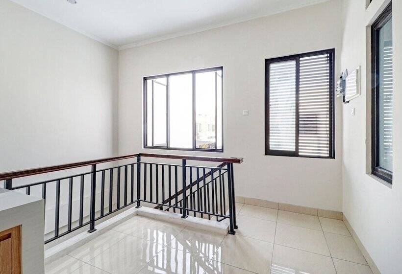 酒店 Oyo 90688 Marta Residence