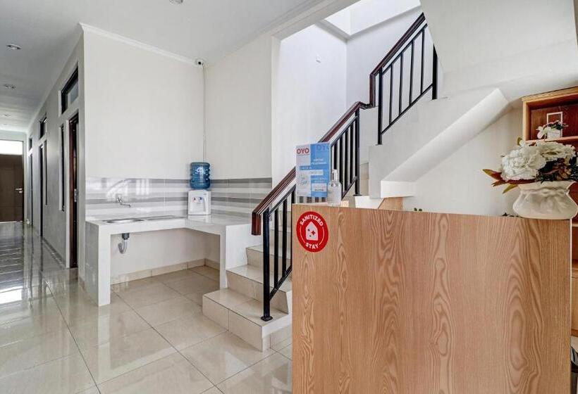 酒店 Oyo 90688 Marta Residence