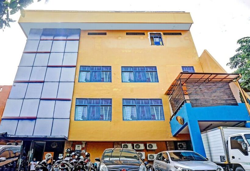 Отель Oyo 90692 Point Hostel