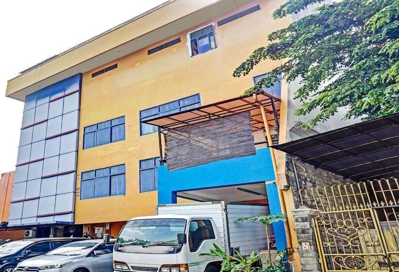 Отель Oyo 90692 Point Hostel