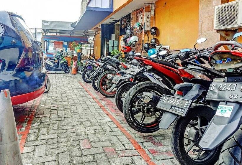 Отель Oyo 90692 Point Hostel