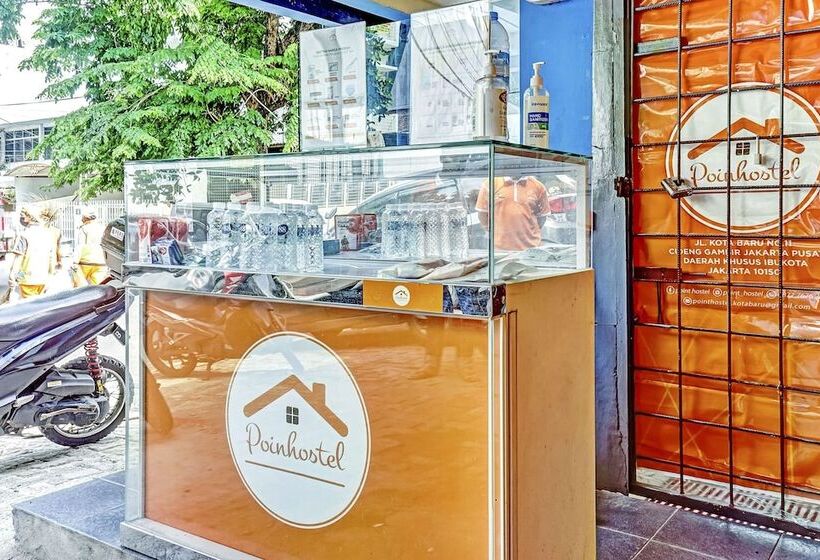 Отель Oyo 90692 Point Hostel