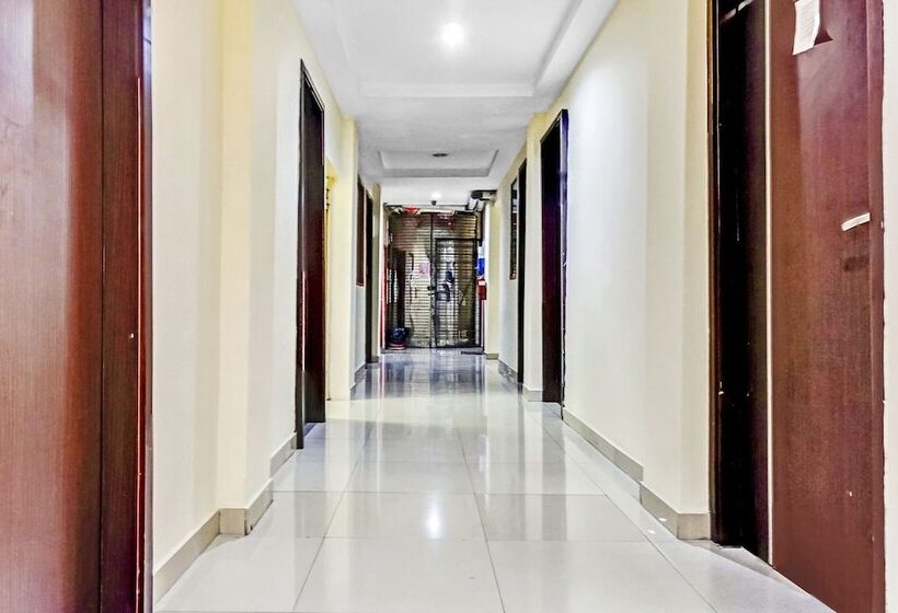 Отель Oyo 90692 Point Hostel