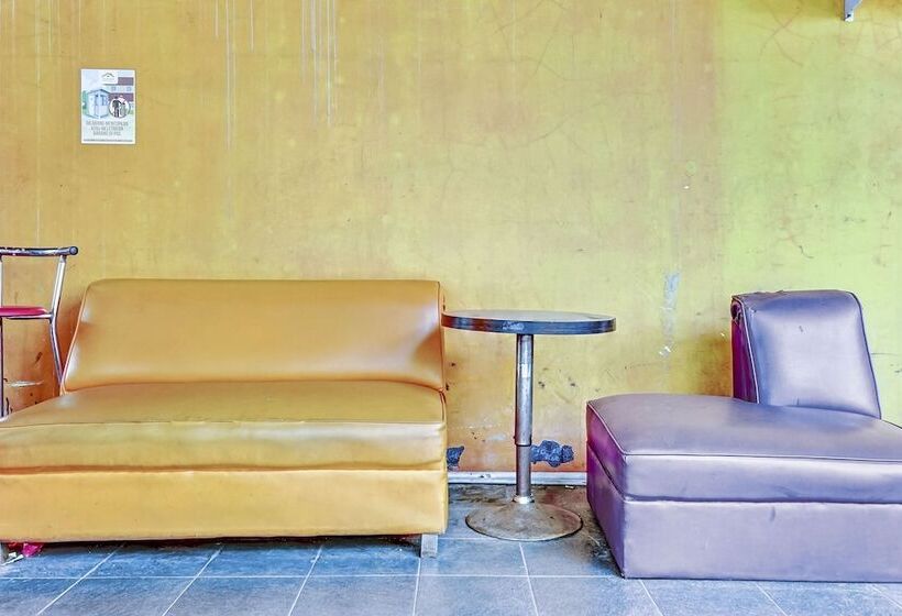 בית מלון כפרי Oyo 90692 Point Hostel