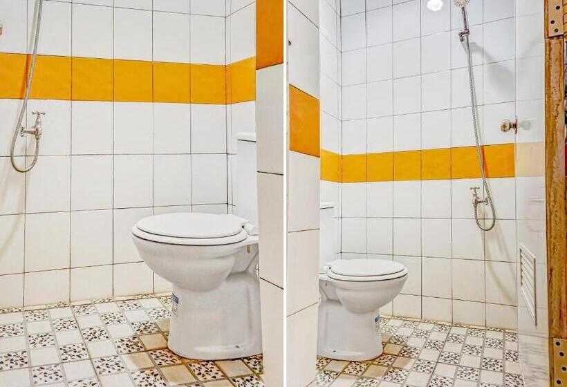 Отель Oyo 90692 Point Hostel