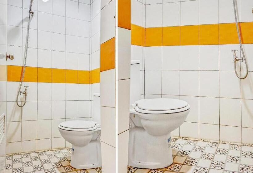 Отель Oyo 90692 Point Hostel